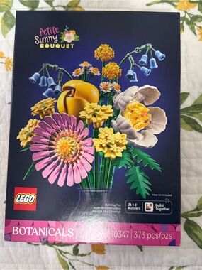 LEGO Petite Sunny Bouquet - Yellow, Pink & Blue Floral Display
